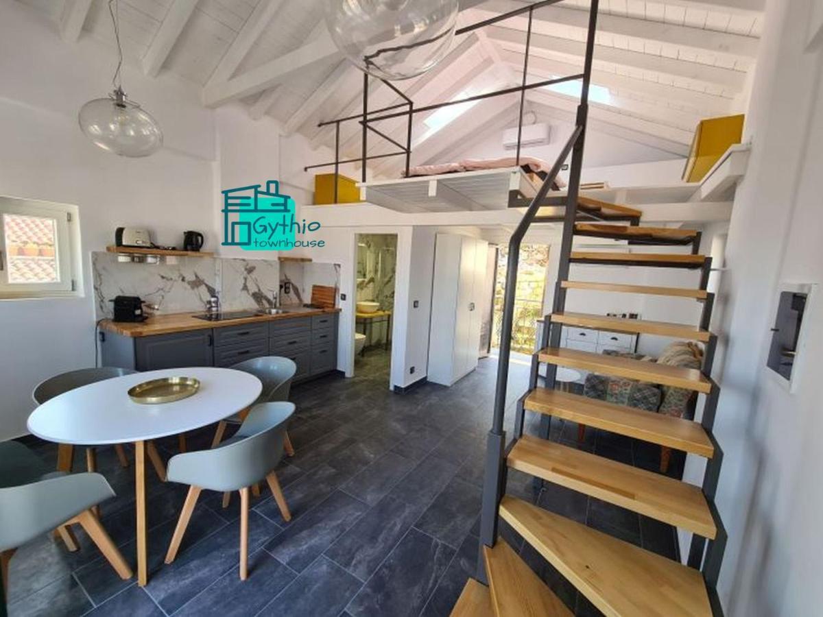 Апартаменты Gythio Townhouse Экстерьер фото